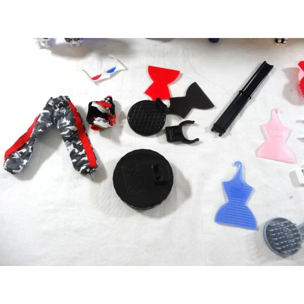 LOL Surprise OMG Downtown BB Uptown Girl‎ Locker Sets Big Sister Pet Accessories